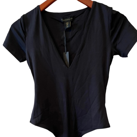 House of Harlow black v neck bodysuit - Picture 3 of 3